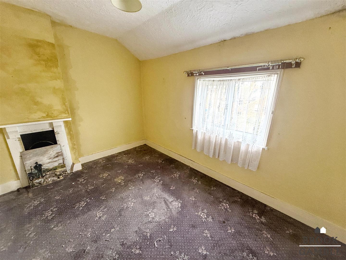 2 Bedroom House - End Terrace. Bradford Street in Eastbourne,  9